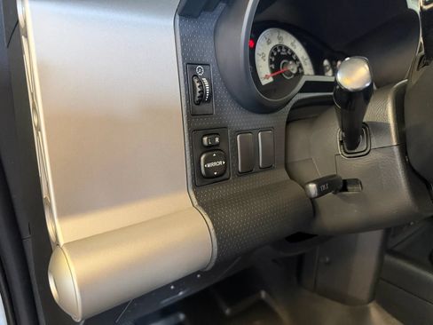 Used 2007 Toyota FJ Cruiser 4WD image 11