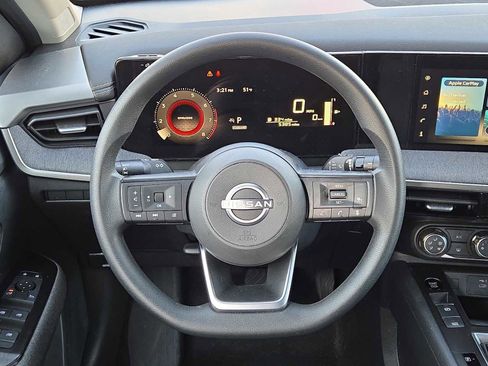 Used 2025 Nissan Kicks SV image 18