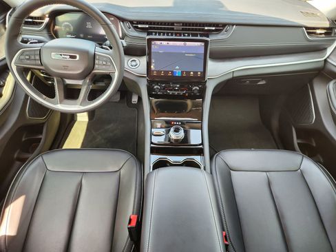 Used 2023 Jeep Grand Cherokee L Limited w/ Black Appearance Package image 25