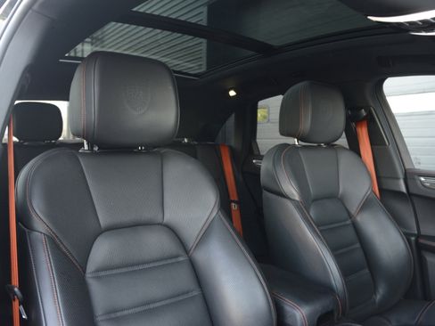 Certified 2024 Porsche Macan GTS AWD/4WD image 27