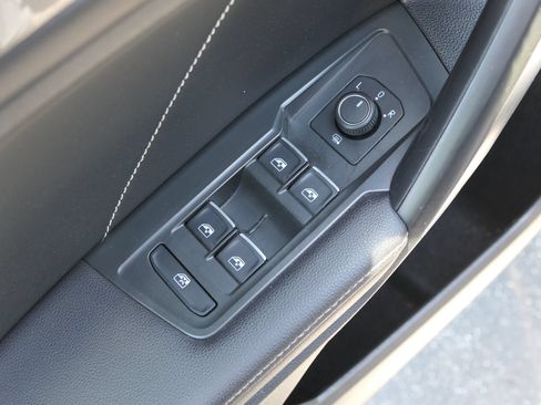 Used 2024 Volkswagen Tiguan SE FWD image 15