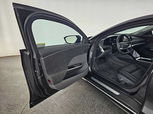 Used 2025 Lucid Air Touring AWD/4WD image 19