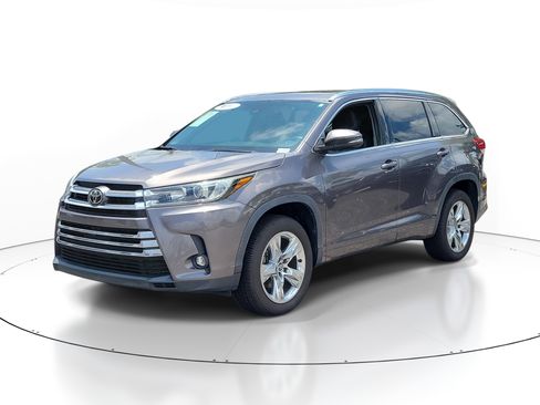 Certified 2019 Toyota Highlander Limited FWD image 3