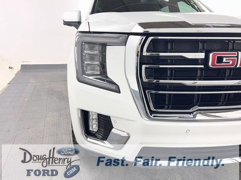Used 2022 GMC Yukon SLT w/ SLT Premium Package image 9