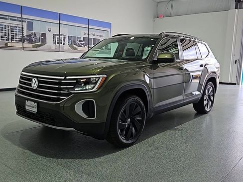 New 2026 Volkswagen Atlas SE FWD image 5