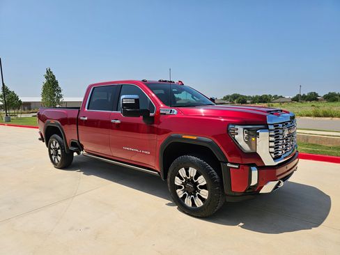 Used 2024 GMC Sierra 2500 Denali w/ Denali Reserve Package AWD/4WD image 3