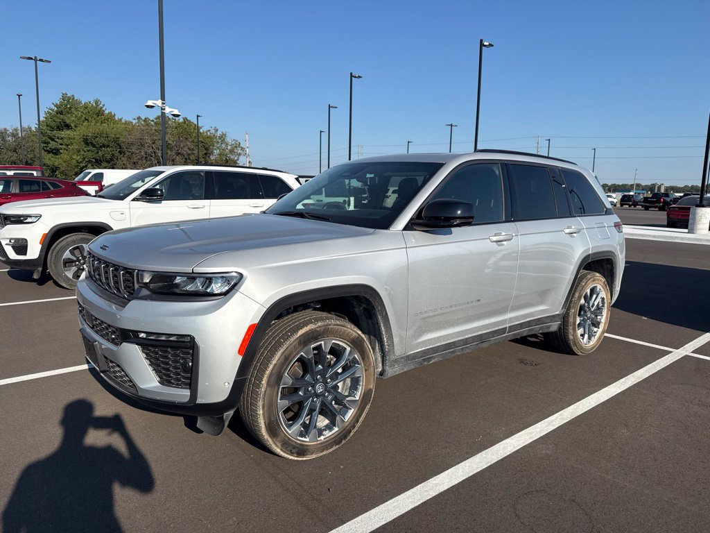 Used 2026 Jeep Grand Cherokee Limited AWD/4WD image 31