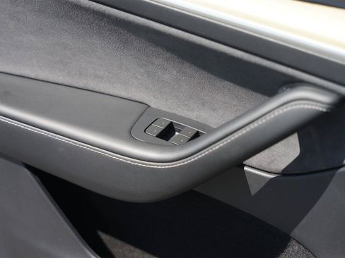 Used 2023 Tesla Model Y AWD image 29