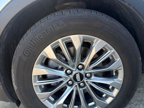 Used 2025 Cadillac XT4 Premium Luxury FWD image 10