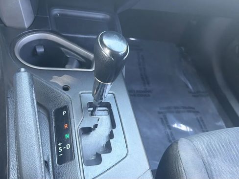 Used 2017 Toyota RAV4 LE AWD/4WD image 25