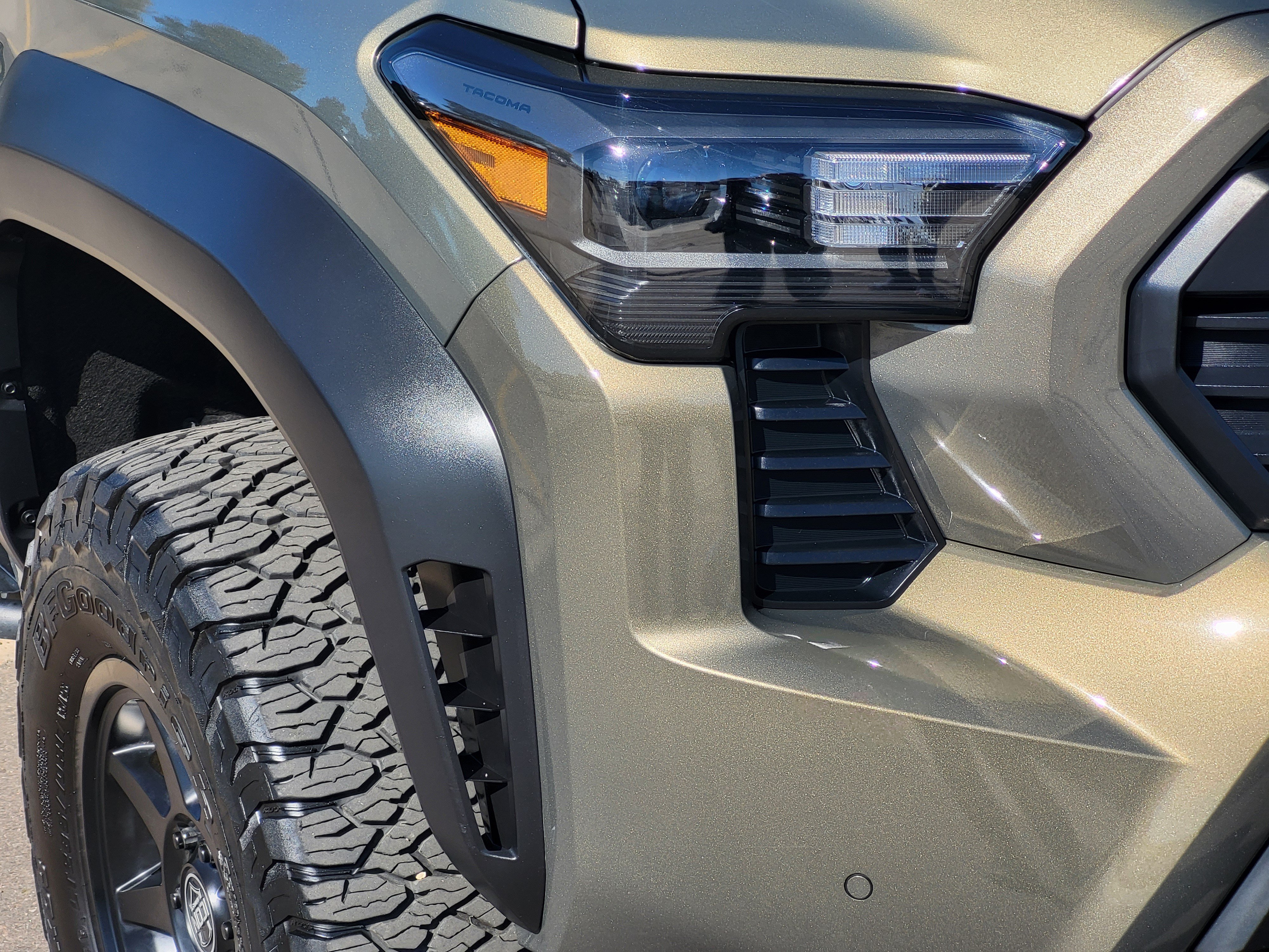 Used 2024 Toyota Tacoma TRD Off-Road w/ TRD Off Road Premium Package AWD/4WD image 5
