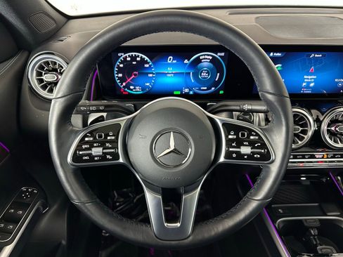 Used 2023 Mercedes-Benz EQB 300 4MATIC w/ Exclusive Package image 8