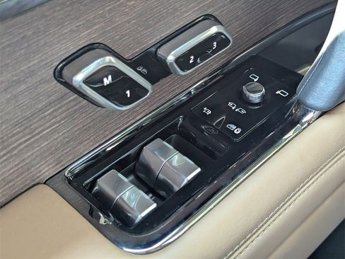 Used 2024 Land Rover Range Rover Sport SE image 16