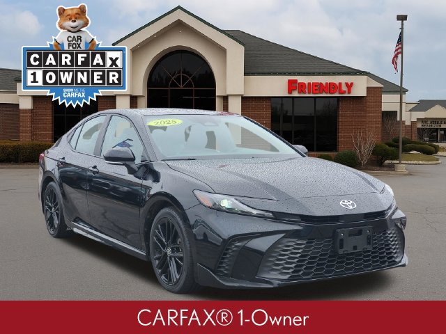 Used 2025 Toyota Camry SE FWD image 2