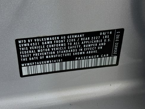 Used 2016 Volkswagen e-Golf SE w/ DC Fast Charging Package image 37