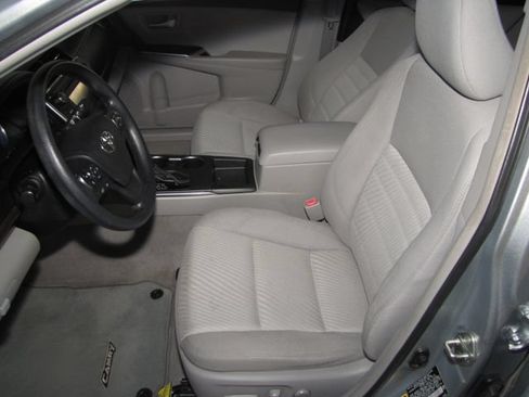Used 2016 Toyota Camry LE FWD image 8