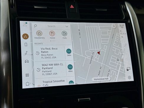 Used 2024 Land Rover Discovery Dynamic SE image 11