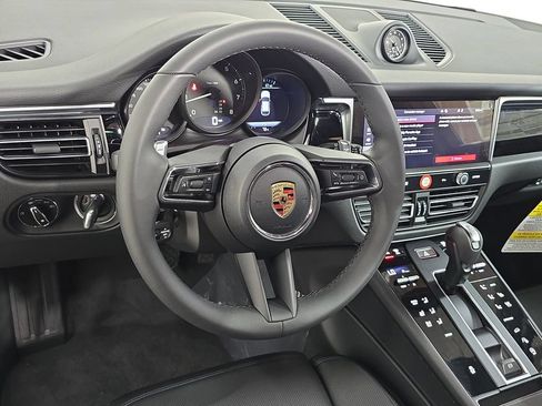 Certified 2026 Porsche Macan AWD/4WD image 4