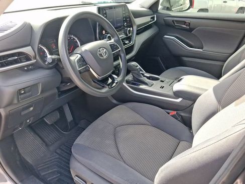 Used 2021 Toyota Highlander L FWD image 11
