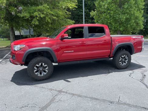 Used 2021 Toyota Tacoma TRD Off-Road AWD/4WD image 1