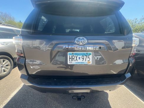 Used 2018 Toyota 4Runner SR5 AWD/4WD image 9