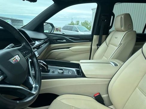 Used 2021 Cadillac Escalade Premium Luxury AWD/4WD image 6