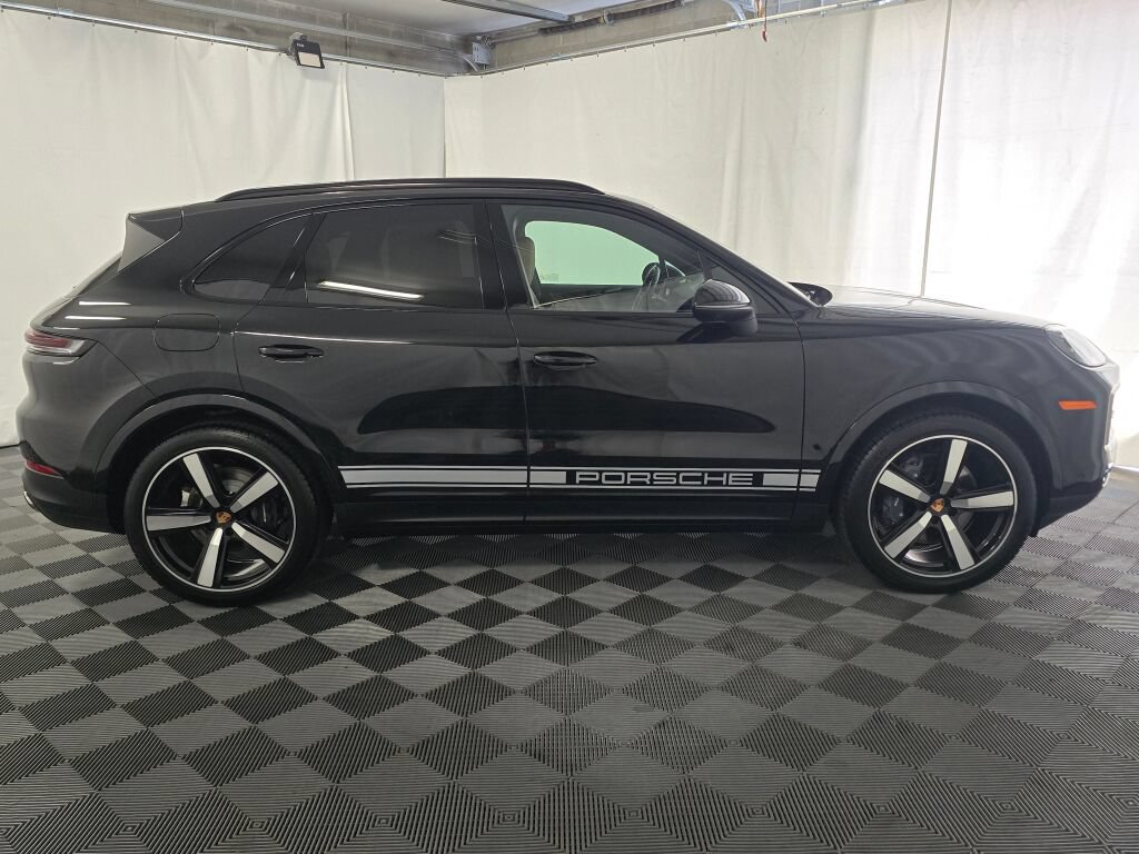 Certified 2026 Porsche Cayenne AWD/4WD image 9