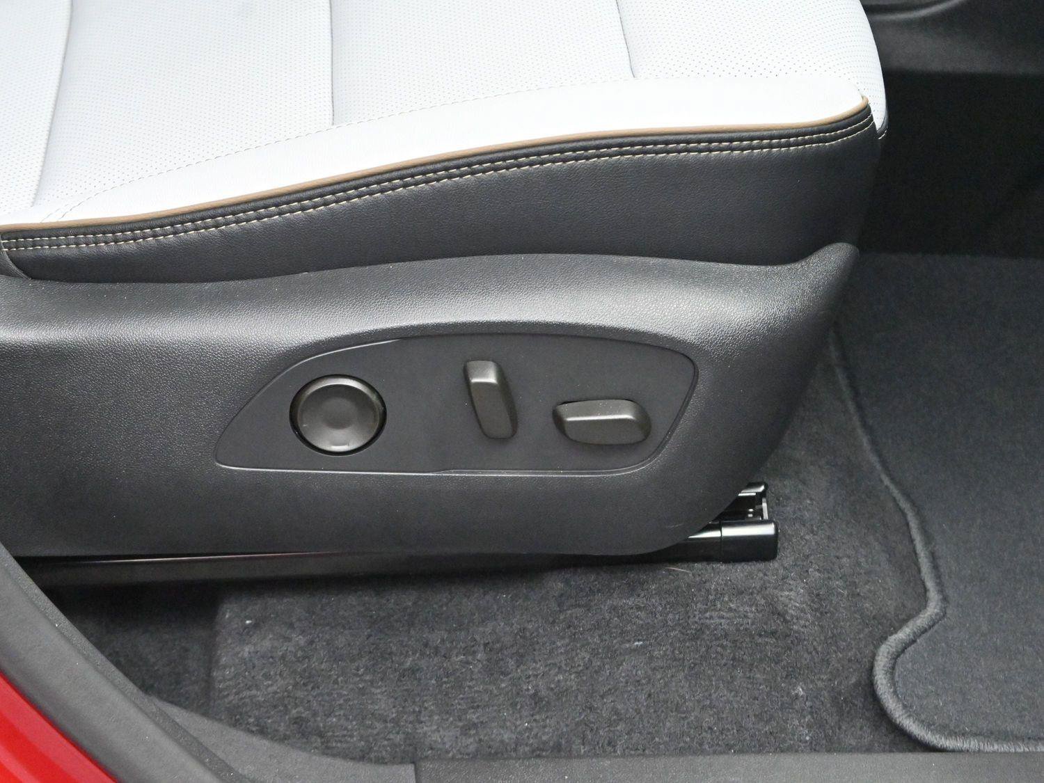 Used 2025 Chevrolet Traverse High Country AWD/4WD image 36