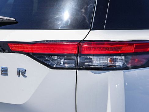 Used 2025 Nissan Pathfinder S FWD image 10