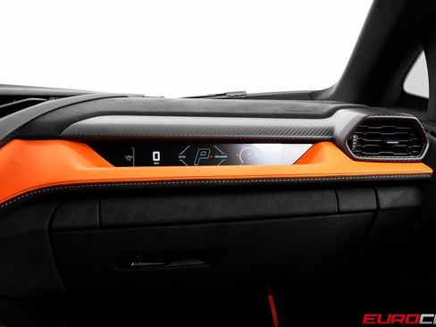Used 2025 Lamborghini Revuelto AWD/4WD image 35