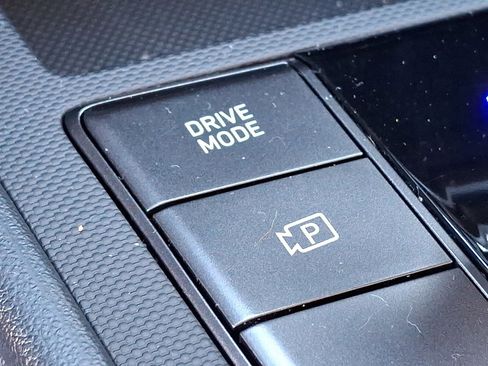 Certified 2025 Hyundai Elantra Sport image 26