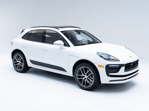 Certified 2026 Porsche Macan AWD/4WD image 7