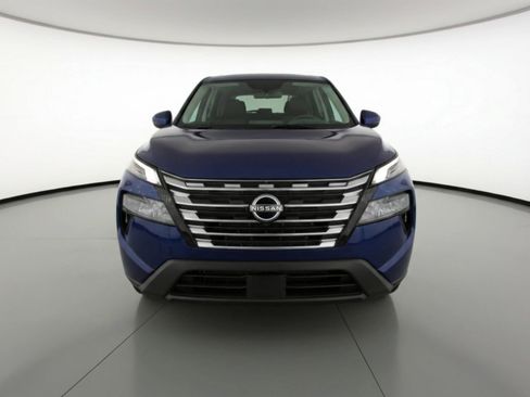 Used 2025 Nissan Rogue SV image 2