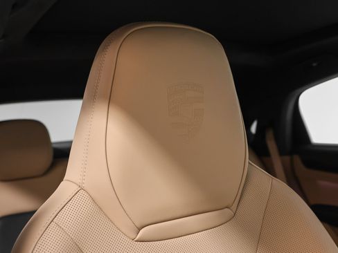Certified 2023 Porsche Cayenne GTS AWD/4WD image 27