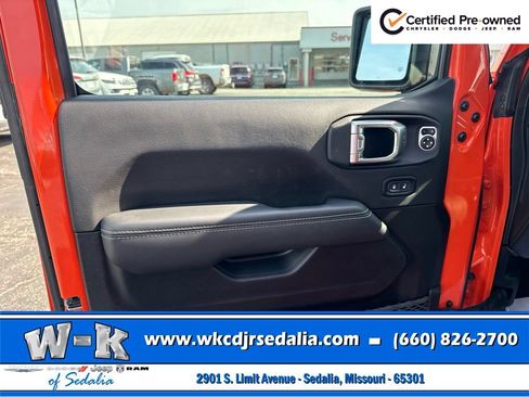 Used 2023 Jeep Wrangler Unlimited Rubicon w/ LED Lighting Group AWD/4WD image 18