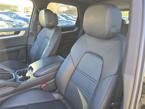 Used 2024 Porsche Cayenne image 21
