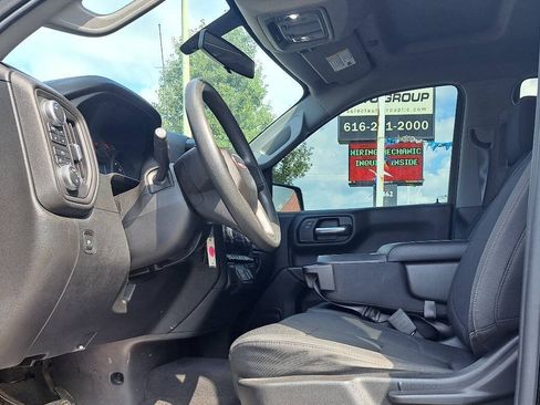 Used 2019 GMC Sierra 1500 4x4 Crew Cab w/ Convenience Package image 4