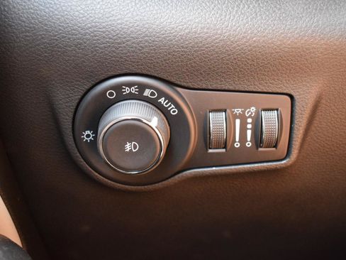 Used 2024 Jeep Compass Limited w/ Sun and Sound Group AWD/4WD image 18