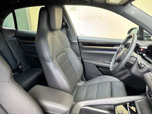 New 2024 Porsche Macan 4 Electric image 15