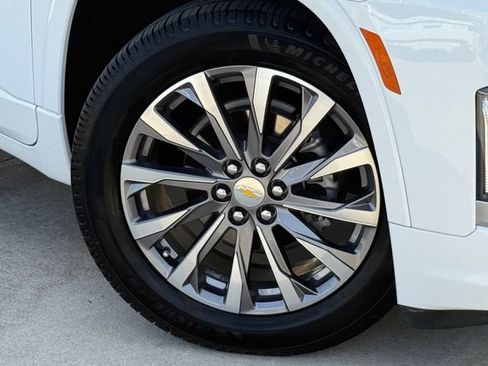Used 2022 Chevrolet Traverse Premier FWD image 5
