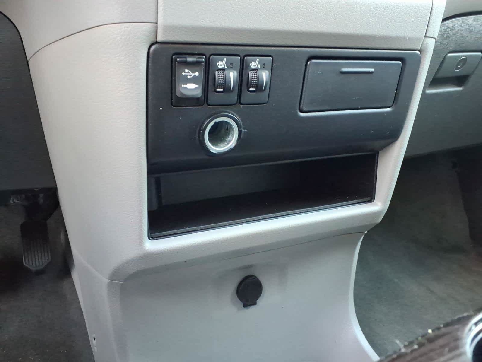Used 2015 Toyota Sienna XLE w/ XLE Navigation Package FWD image 23