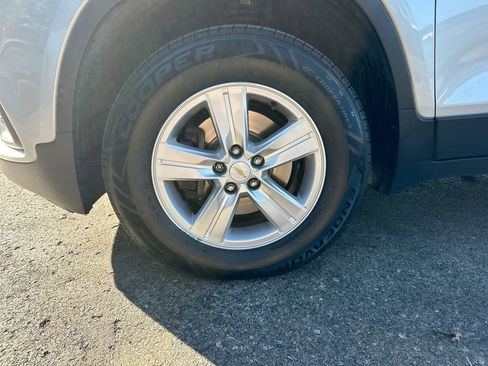 Used 2017 Chevrolet Trax LT w/ LT Convenience Package image 21