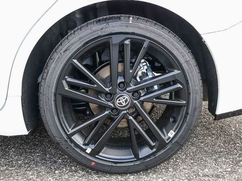 New 2026 Toyota Camry Hybrid FWD image 10
