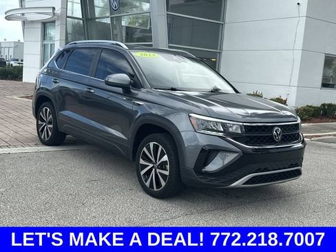 Certified 2023 Volkswagen Taos SE w/ Panoramic Sunroof Package FWD image 4