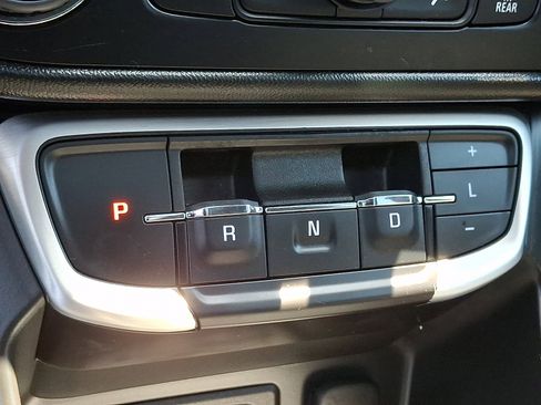 Used 2023 GMC Terrain SLT w/ Infotainment Package II AWD/4WD image 16