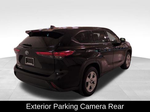 Used 2022 Toyota Highlander L image 3
