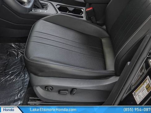 Used 2022 Volkswagen Tiguan SE w/ Panoramic Sunroof Package FWD image 15