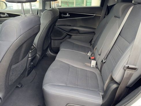Used 2019 Kia Sorento LX image 11