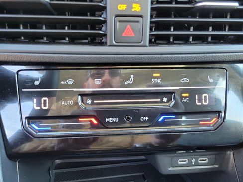 Used 2025 Volkswagen Jetta SE image 28