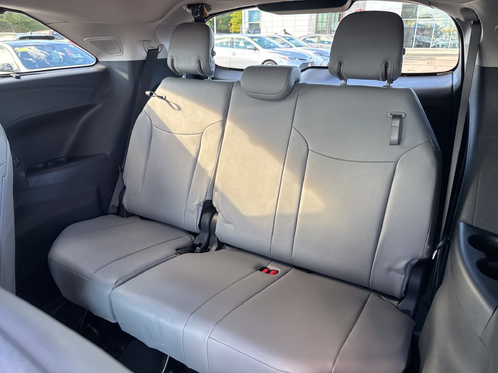 Used 2026 Toyota Sienna XLE AWD/4WD image 36